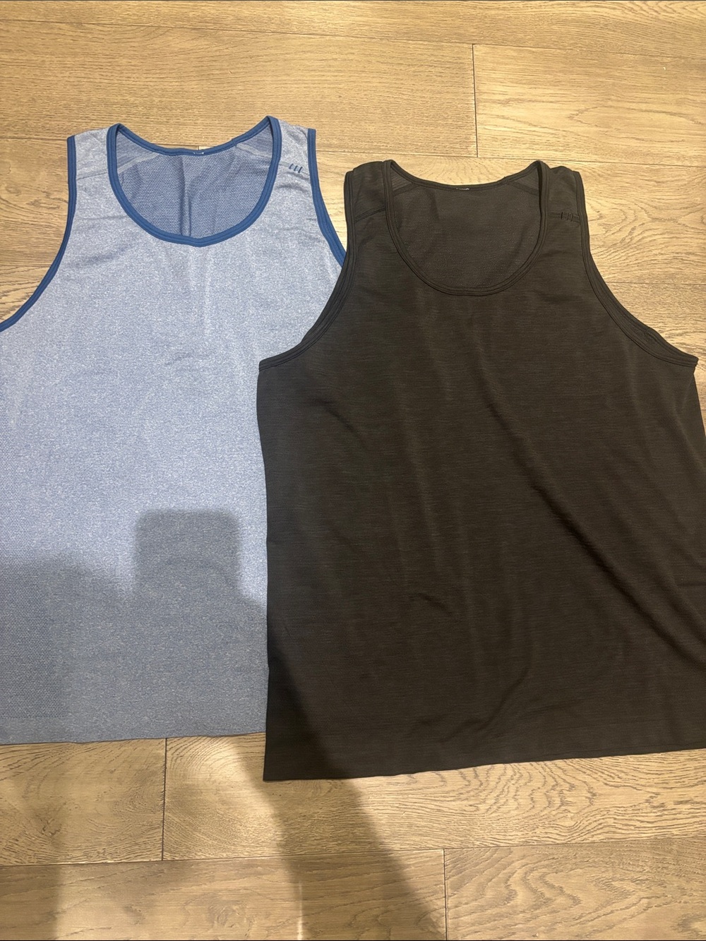 lululemon athletica Men's Tank Tops - Light Blue & Black